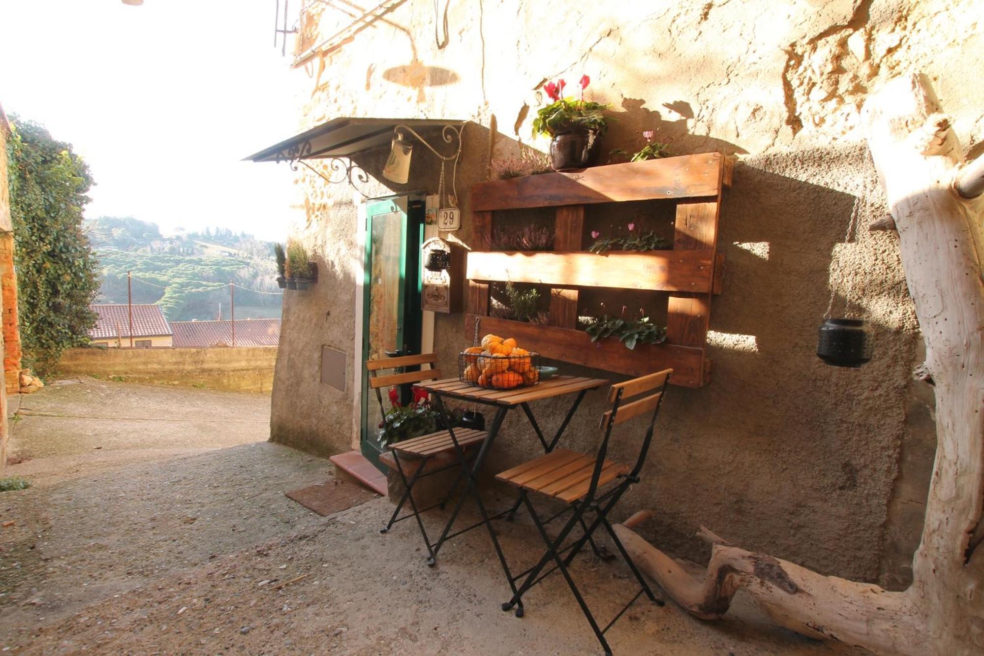 Il Piccino 29, Esperienza Romantica In Borgo.... Montescudaio Luaran gambar